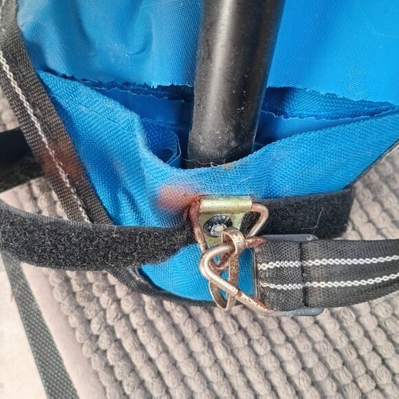 This is a lightweight portable folding seat; Tripod / 3 Legs, ideal for camping - Picture 8 of 10